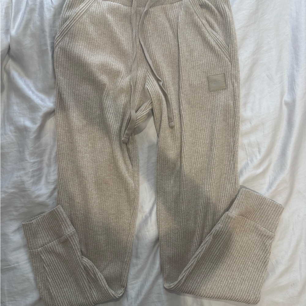 ALO Yoga Men's Ribbed Joggers in Beige